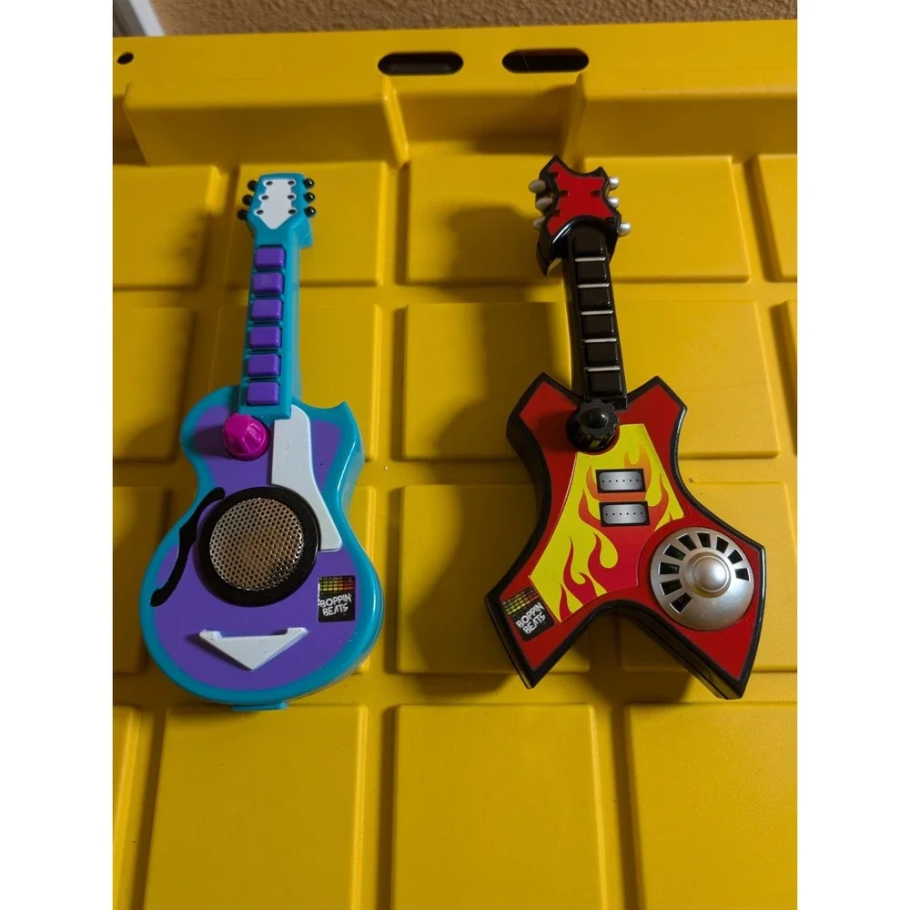 Set‎ of Boppin' Beats Guitars